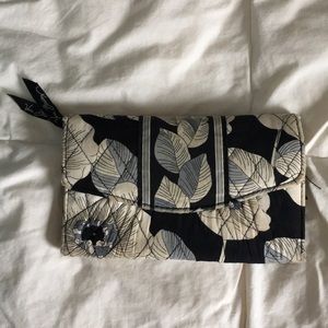 Vera Bradley Magnetic Clutch Wallet